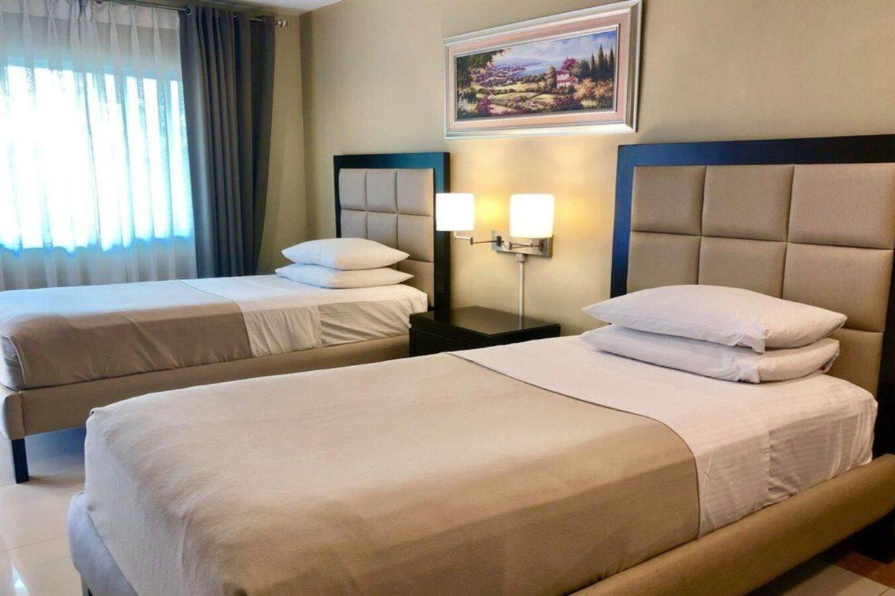 ปริซึ่ม โฮเต็ล - อพาร์ทเท็ลล์ Hotel อังเฮเลส ภายนอก รูปภาพ