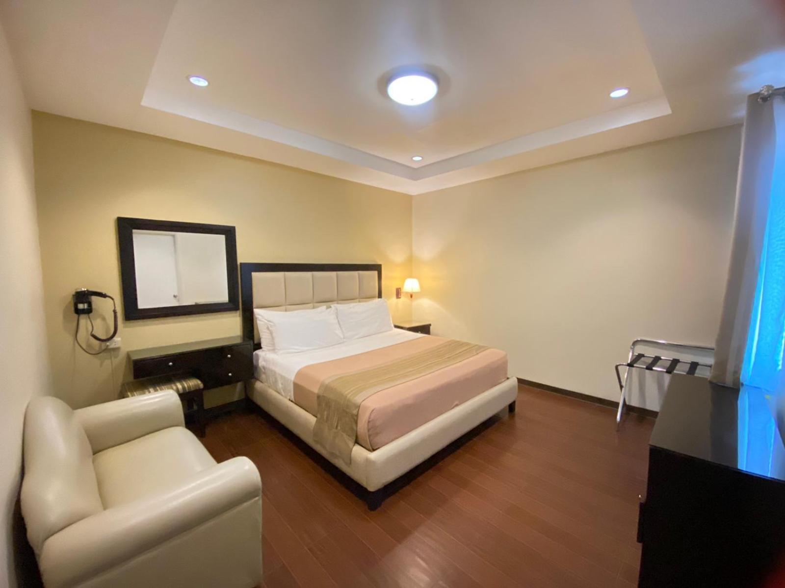 ปริซึ่ม โฮเต็ล - อพาร์ทเท็ลล์ Hotel อังเฮเลส ภายนอก รูปภาพ