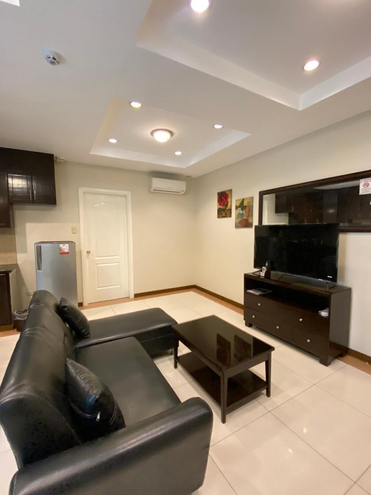 ปริซึ่ม โฮเต็ล - อพาร์ทเท็ลล์ Hotel อังเฮเลส ภายนอก รูปภาพ